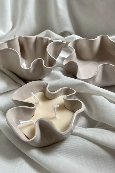 Beige Wellenschalen